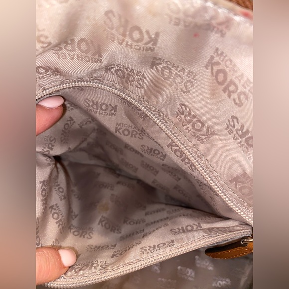 MICHAEL KORS DESIGNER HANDBAG WITH MATCHING WALLET - Picture 6 of 13